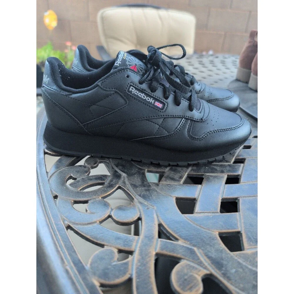 Reebok Classic Black Sneakers Boys Size 5, Women Size 7
